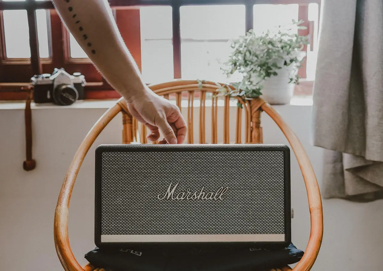 Er det muligt at parre flere bluetooth højtalere sammen for at opnå bedre lyd?